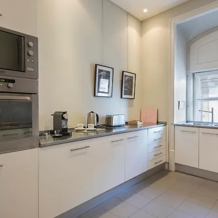 Lovelystay Downtown Dom Duarte * Лиссабон