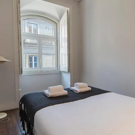 Lovelystay Downtown Dom Duarte Апартаменты Лиссабон