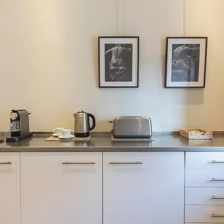 Lovelystay Downtown Dom Duarte * Лиссабон